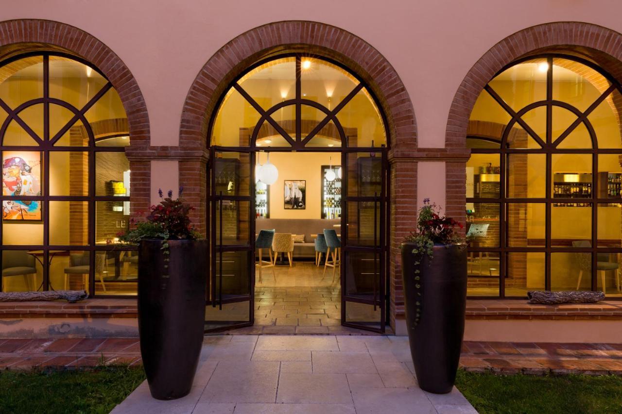 Abbaye Des Capucins Spa & Resort มงโตบ็อง ภายนอก รูปภาพ